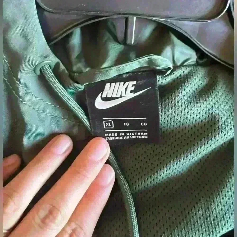 Nike Men’s Windbreaker